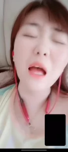 【雨哥原创】白浆横流不止！实拍裸聊良家少妇自慰扣逼给我看