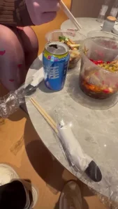 绿帽老婆包臀无内露出勾引好兄弟实录，朋友妻不客气一起3P