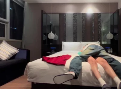 半推半就跟男友吵架的女大