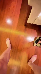 [原创] 体制内母狗穿RV高跟被玩弄，舔逼、震动棒、最后被抽插到瘫软